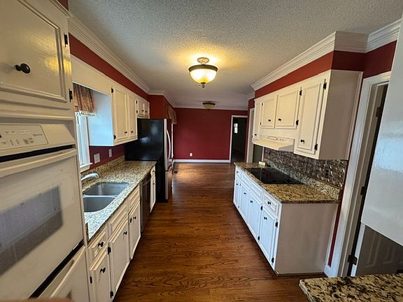 4th image of 483 Cambridge Way