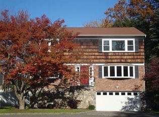 21 Walnut Ln, Harrison, NY 10528