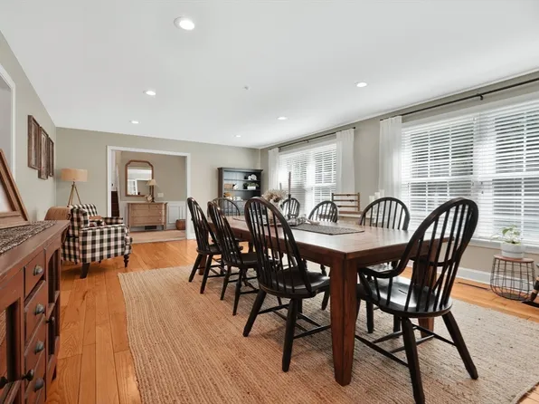 490 Dillon Ln, Swansea, MA 02777