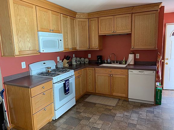 3rd image of 6137 Sharon Ave