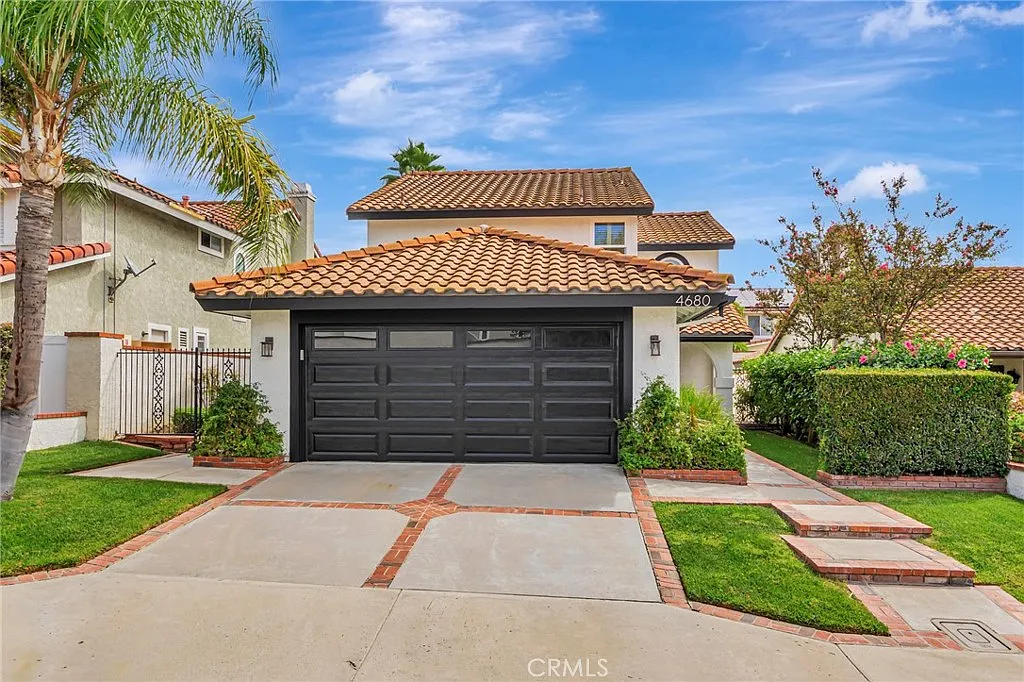 4 bed, 1906 sqft, $4,600 — Photo 1