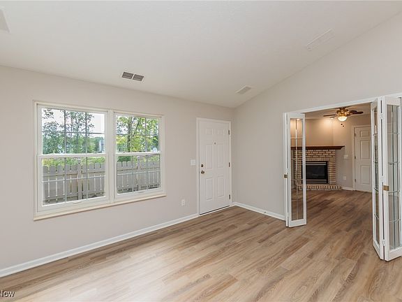 5th image of 2787 Shakespeare Ln