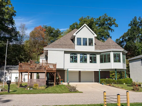 11076 N Shore Dr, Lake, MI 48632