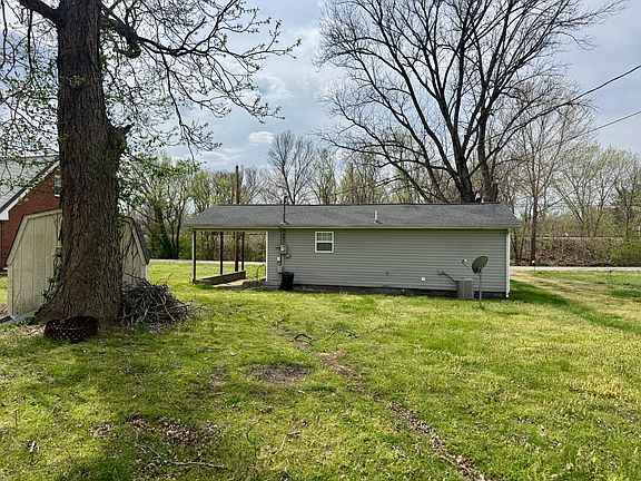 4th image of 2615 Old Greenbrier Pike