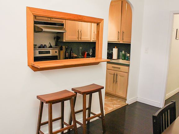 5th image of 130 E 18th St APT 1L