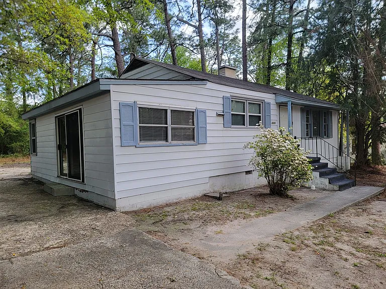2826 Thomas Ln — Photo 2
