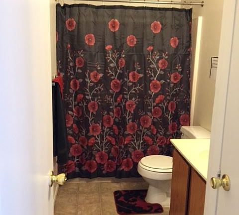 UPPER LEVEL FULL BATH