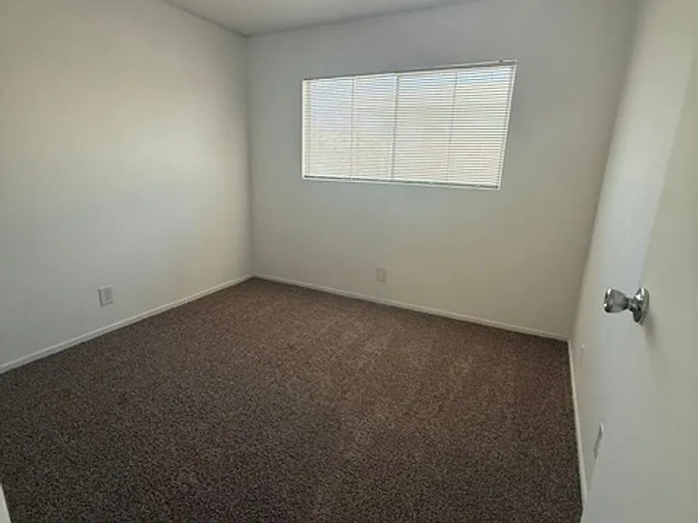2512 Tulip Ln — Photo 13
