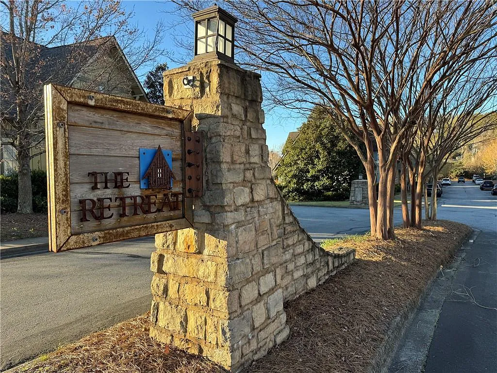 Building Photo - 101 W Lane Dr
