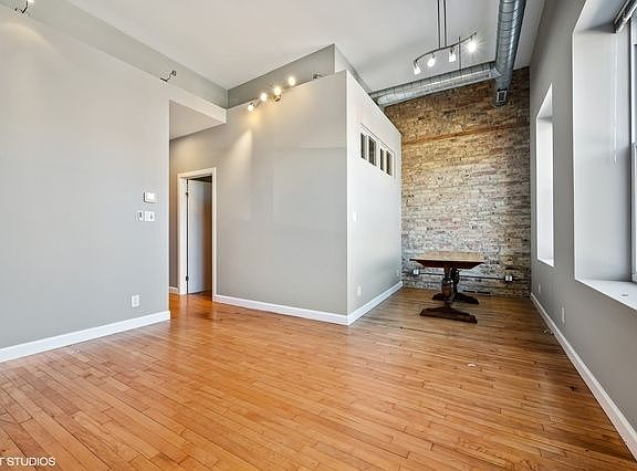 4th image of 1807 W North Ave #2F