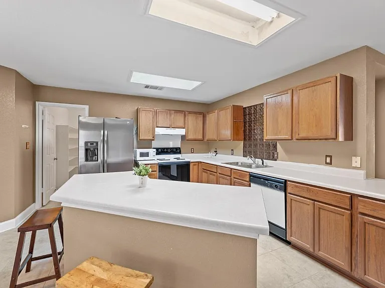 904 Purple Martin Ct — Photo 17