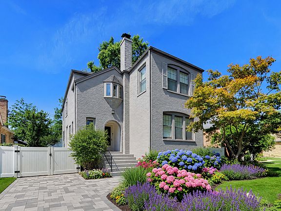 3rd image of 1820 S Ashland Ave