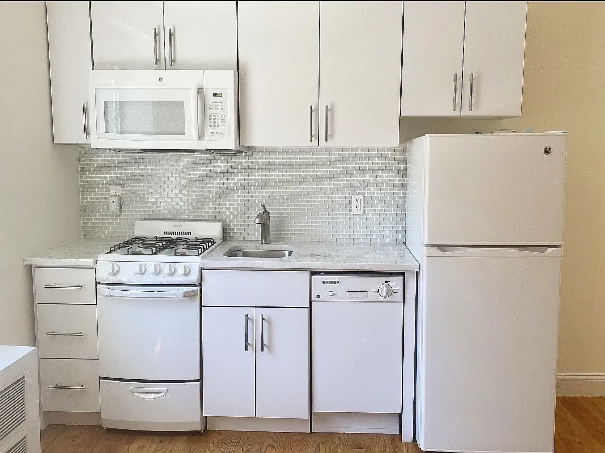 360 East 50th Street — Photo 4