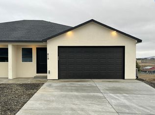 819 Duke Ln, West Richland, WA