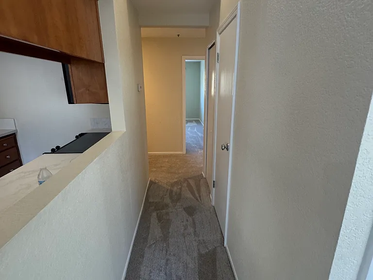 1043 Southwood Dr #J — Photo 17