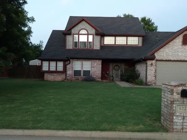 922 S 7th St, Marlow, OK 73055