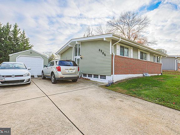 4th image of 8205 Arrowhead Rd