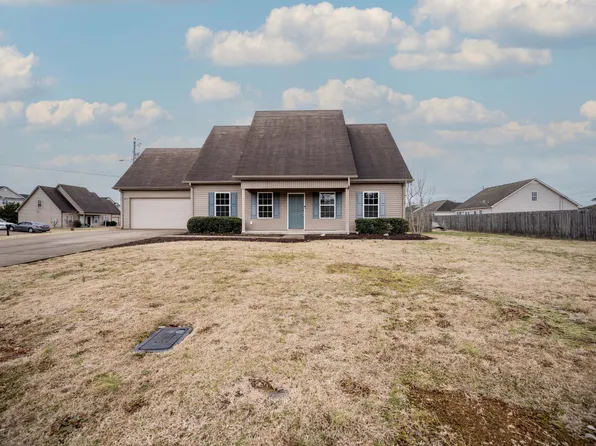 1411 Passage Dr, Murfreesboro, TN 37130