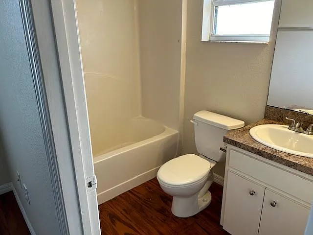 2324 Chestnut Pl — Photo 4