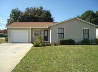 390 1st St, Geneva, FL 32732