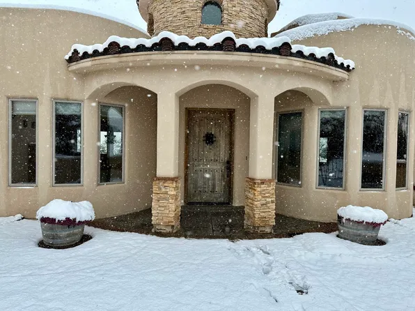 28 Woodlands Dr, Tijeras, NM 87059