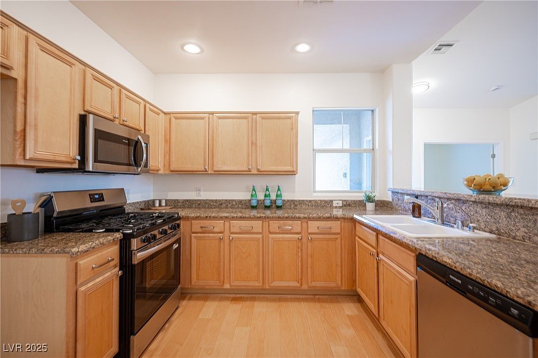 904 Duckhorn Ct APT 204