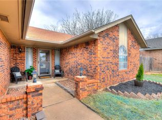 609 SW 24th St, Moore, OK 73160