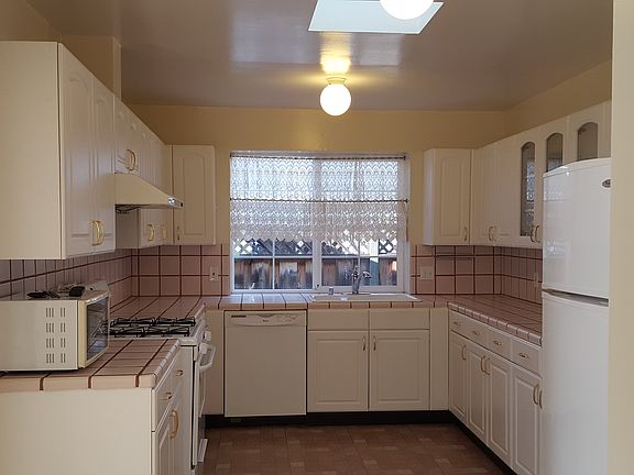 5th image of 676 Brentwood Dr