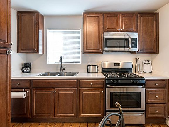 3rd image of 5249 1/4 Satsuma Ave