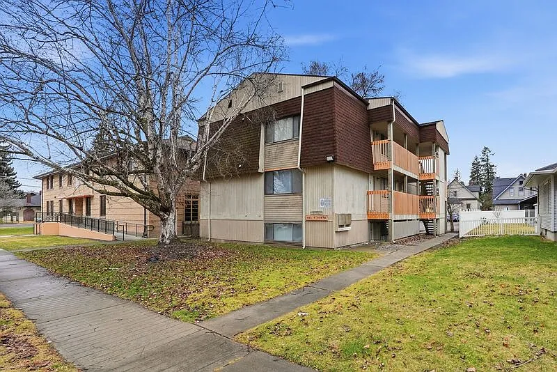 411 E Sinto Ave #201