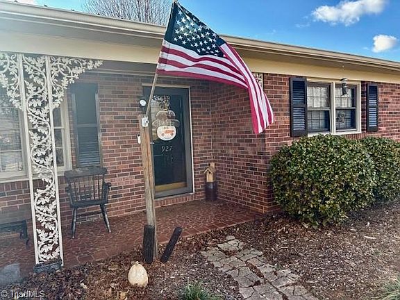 2nd image of 927 Shingle Gap Rd