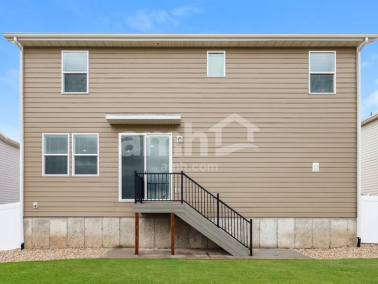 1346 W Mahogany St — Photo 17