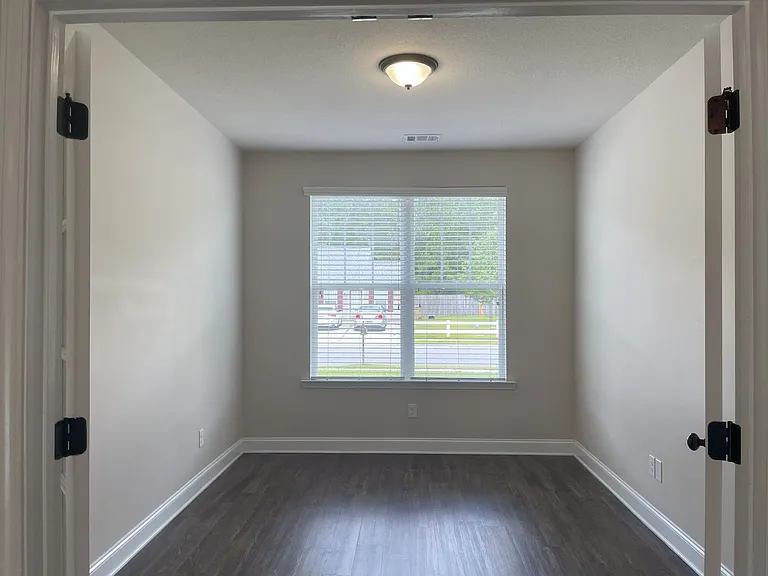 111 Willow Dr #12 — Photo 5