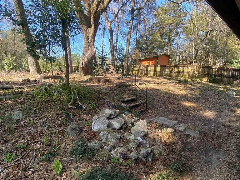 1064 Longstreet Dr — Photo 9