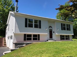 14 Florence Jean Ln, Morrisonville, NY 12962