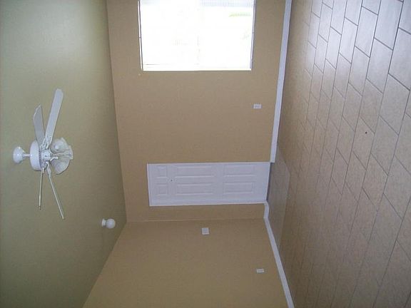 5th image of 828 Chezy St E