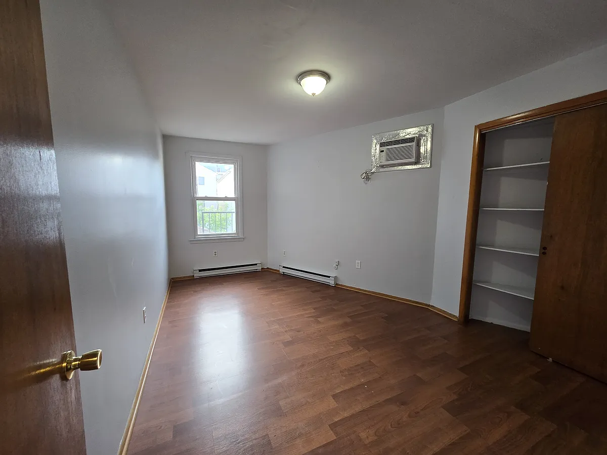 Building Photo - 33 Adams St #22R