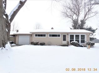 3761 W Cedar St, Dixon, IL 61021