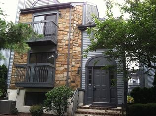 22 Delbarton Ct, Hackettstown, NJ