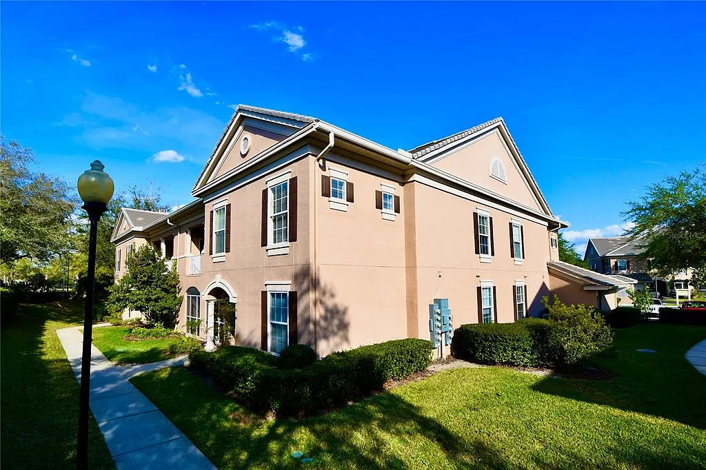 3 bed, 2.0 bath, 1491 sqft, $2,100 — Photo 2