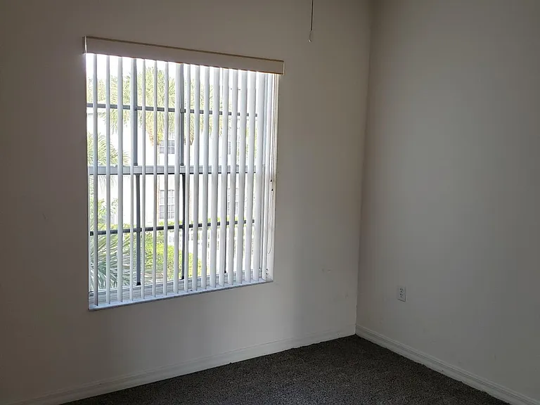 160 S Shepard Dr #16 — Photo 7