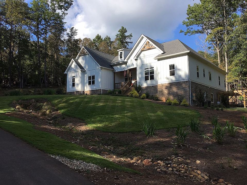 1st image of 560 Pigeon Creek Dr