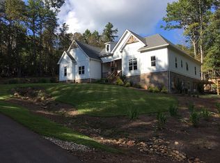 560 Pigeon Creek Dr, Dawsonville, GA 30534