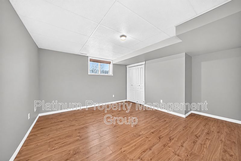 1st image of 142 Strathmore Lakes Pl