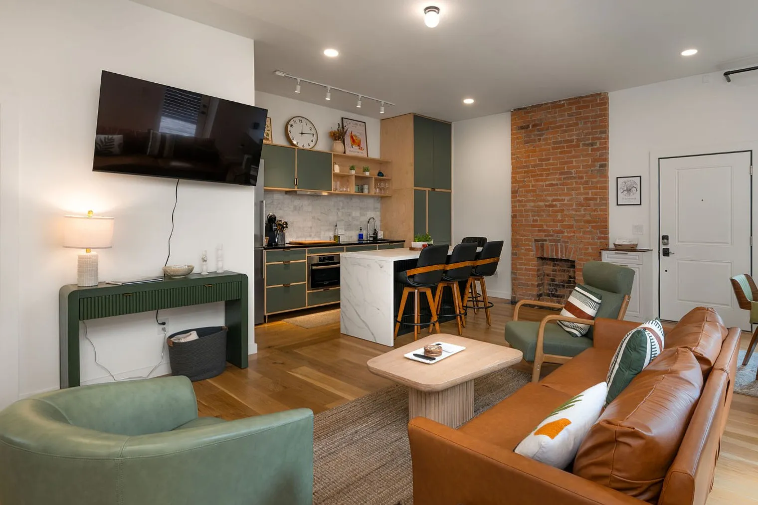 2 bed, 1.0 bath, $3,009 — Photo 2