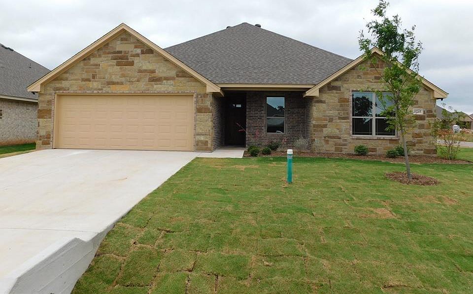 1st image of 3215 Windcrest Dr