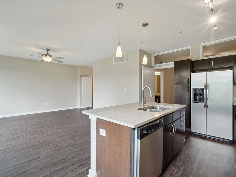 Cole Apartments — Photo 19