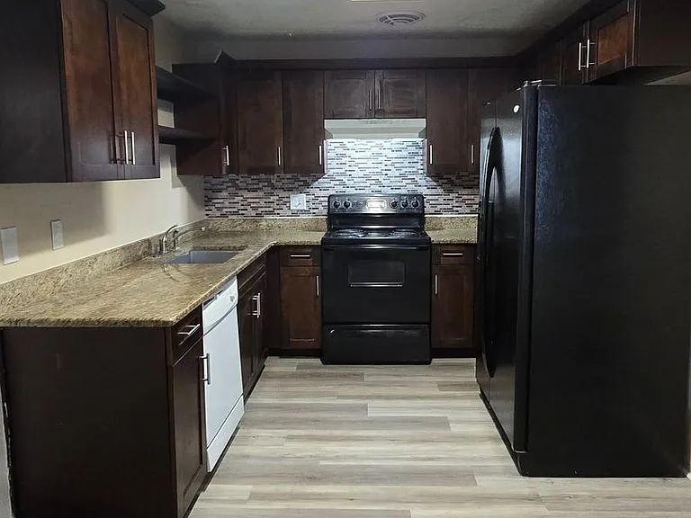 1001 N Bracewell Dr — Photo 4