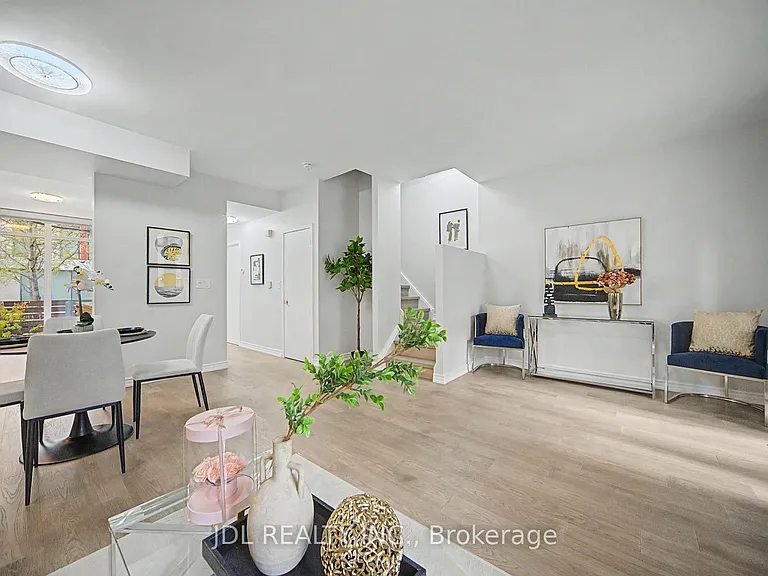 31 Brunel Ct #Townhouse 8 — Photo 4