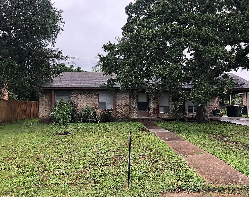 3 bed, 1.5 bath, 1479 sqft, $1,600 — Photo 1